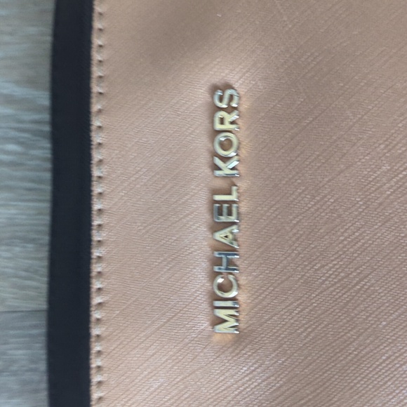 Michael kors crossbody - Picture 2 of 13